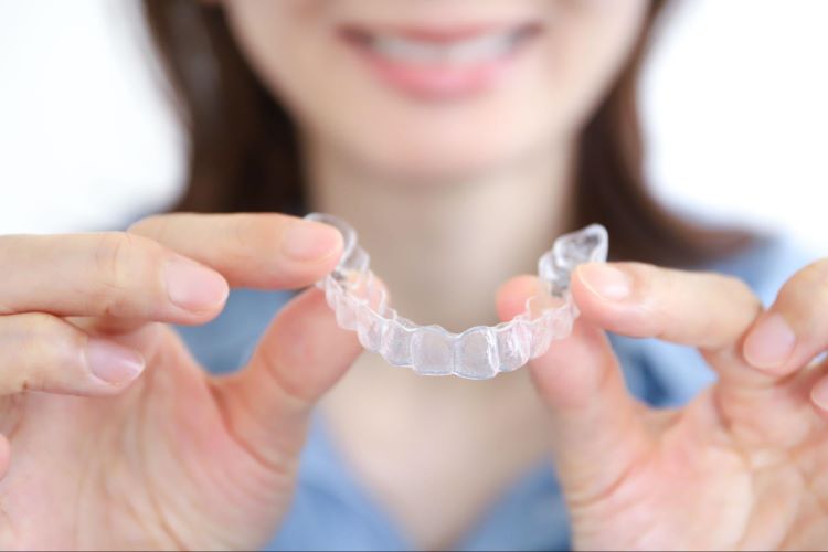 マウスピース矯正とは？効果・メリット・ワイヤー矯正との違いを紹介